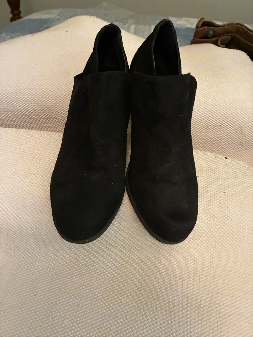 Me Too Black Suede Women's Ankle Booties w/cutout sides size 8.5 M